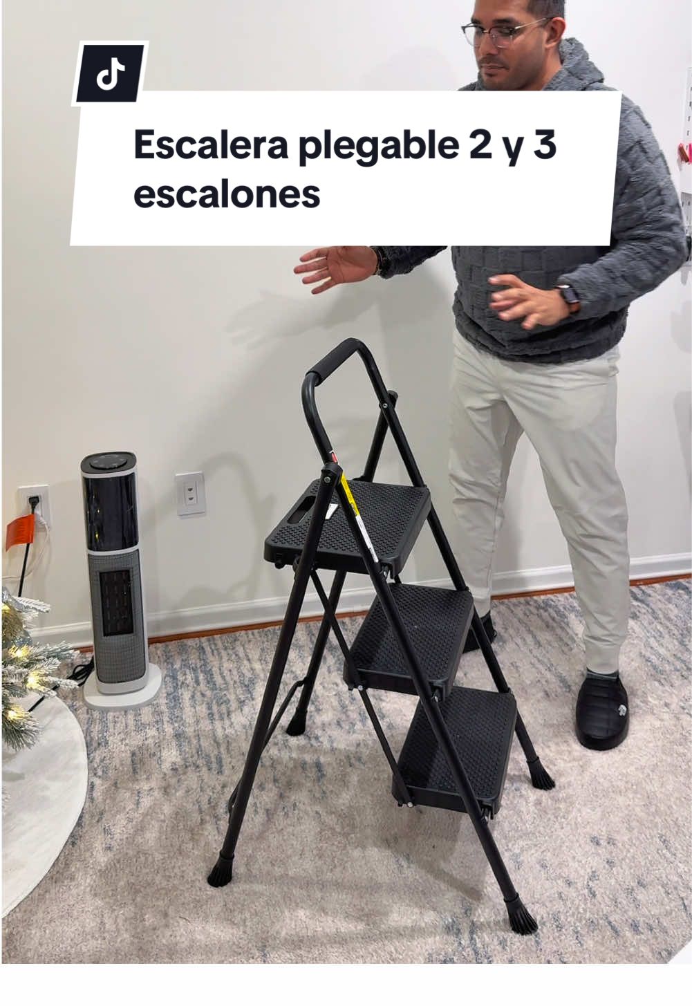 Escalera plegable, disponible de 2 y 3 escalones, sus escalones son antideslizantes, soporta hasta 330 libras de peso #escaleraplegable #escaleraportatil #stepladder #step #homedecor #tiktokshopcybermonday #tiktokshopblackfriday 