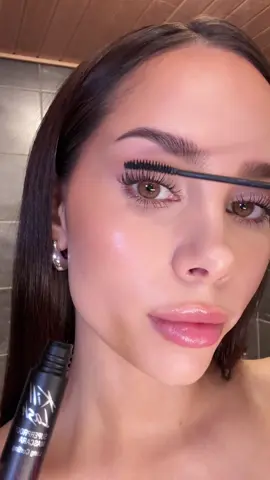 Woke up like this🙂‍↕️ @cliocosmetics_global Mainos Products: Kill Cover Mesh Glow Cushion Kill Lash Superproof Mascara Pro Eye Palette Air 08 Check out their amazing Black Friday sales 🙂‍↕️😍 Up to 45% off #pinkcushion #glowcushion #meshcushion #killlashmascara #waterproofmascara #volumizingmascara #clioeyepalette #blackfridaydeals #cybermonday 