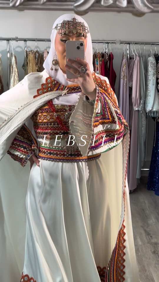 Hijabi kabyle dress 🇩🇿 création Lebsili disponible en location et en vente #robekabyle #robealgerienne #robekabylehijab #robekabylemanchelongue #robekabylemastour #lebsili