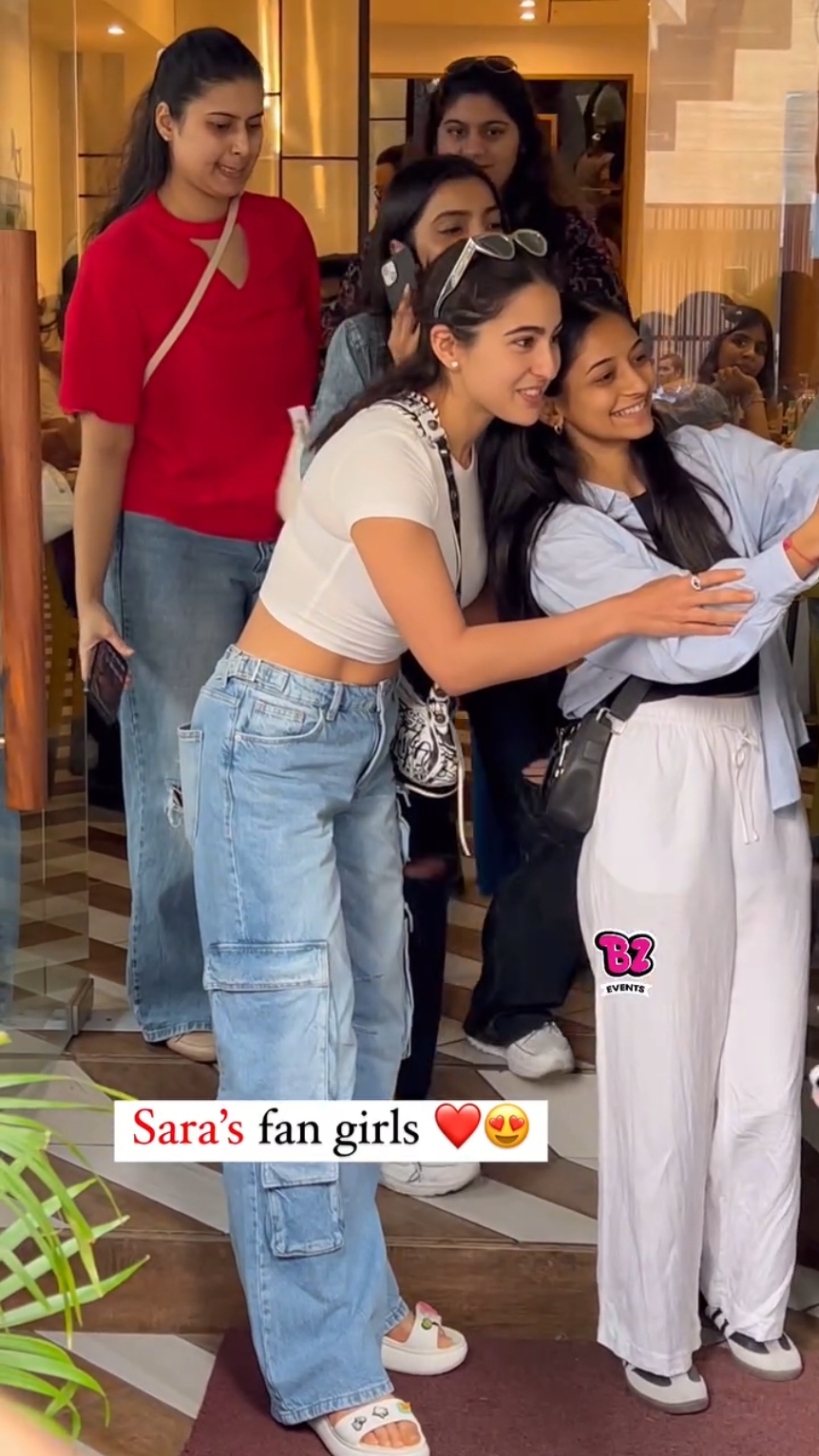 Sara Ali Khan spreading smiles as she meets her fangirls at a restaurant today! 🌟💖 #buzzzooka_events #SaraAliKhan #FanLove #StarMoments