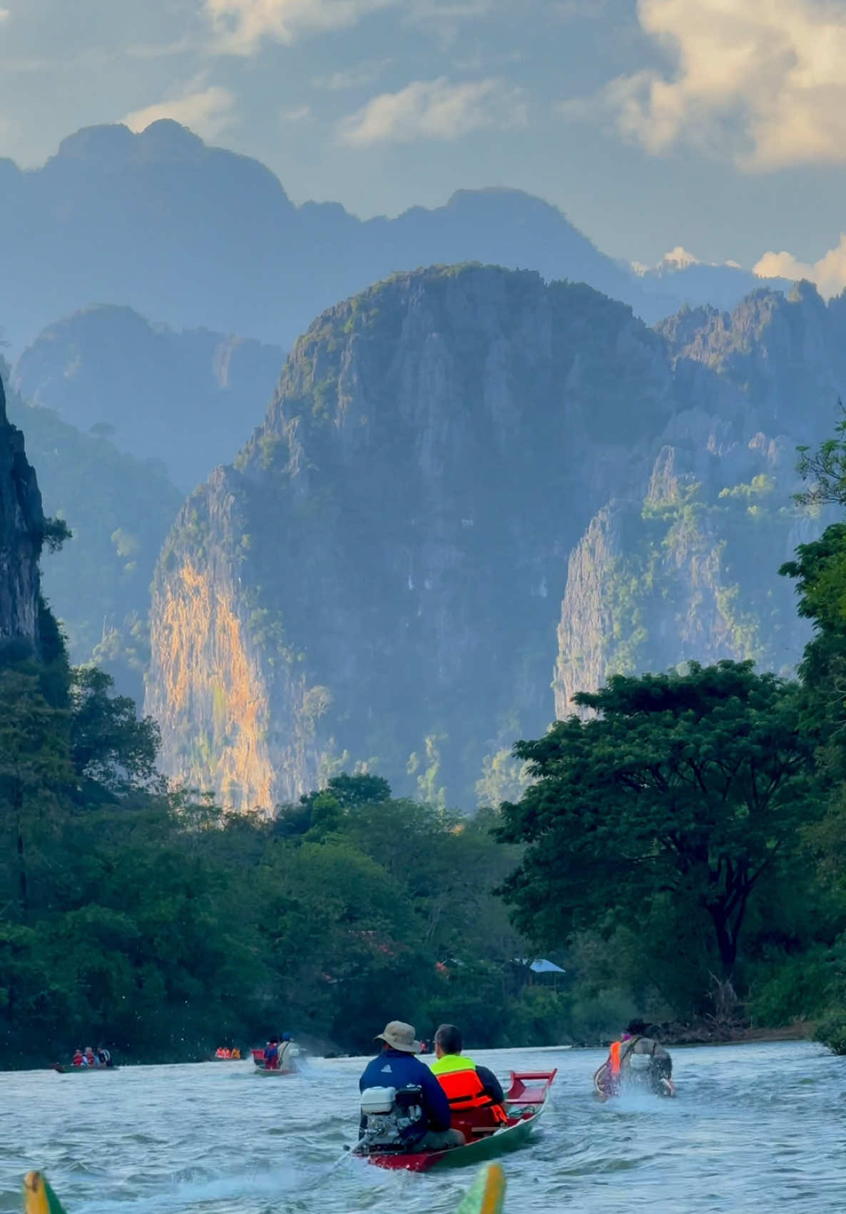 เป็นเมืองที่สวยมากๆๆ ไม่เคยเห็นเขาที่ไหนสวยขนาดนี้ ไว้รอบหน้ามาใหม่ ⛰️🍃💚🇱🇦  #วังเวียงประเทศลาว #วังเวียง #ลาวเหนือ #vangvieng #vangviengadventure 