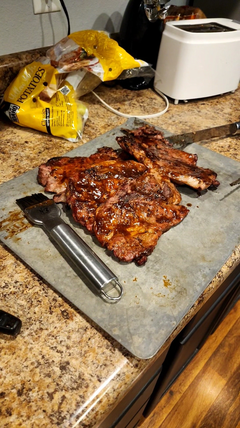 Let's Eat! The couple that cooks together, stays together @Caleb Boch  #dinnertime #dinnerwithme #husbandandwife #porksteak #potatoes #greenbeans #saturday #saturdaynight #datenight #datenightathome 