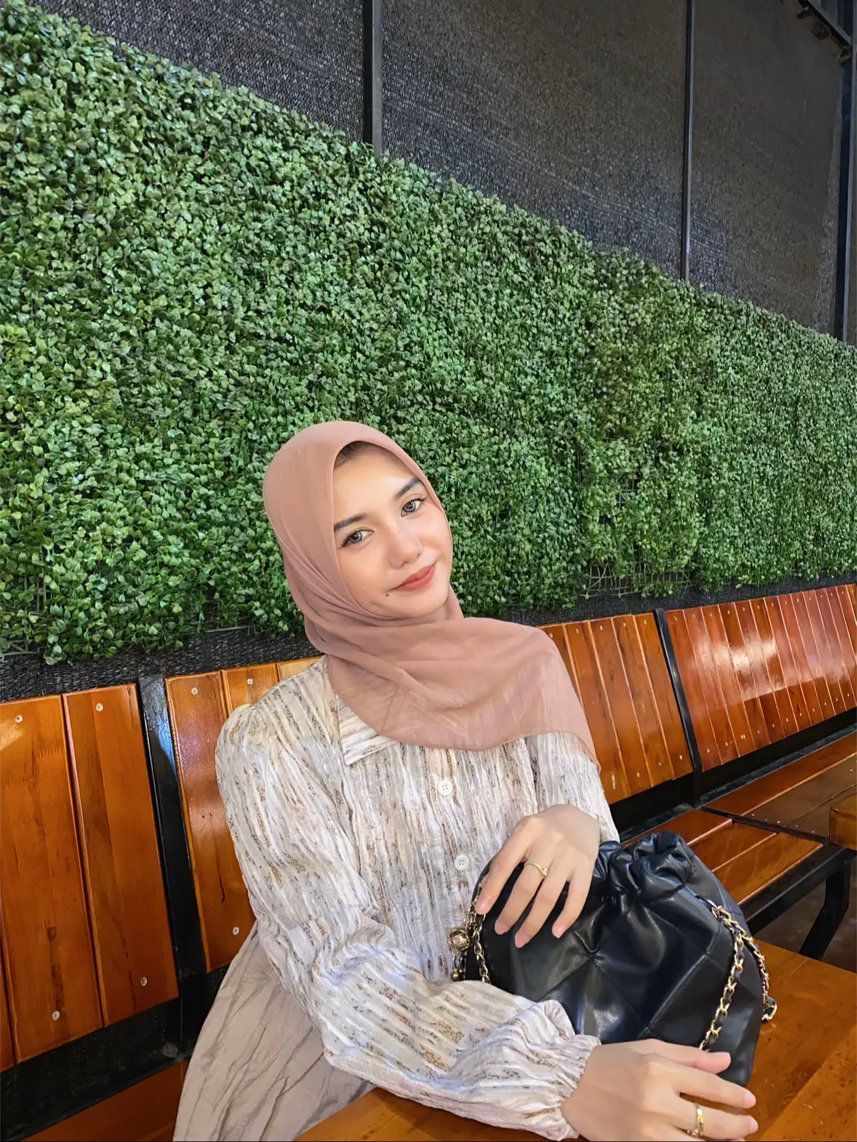 #OOTD #ootdhijab #outfit #outfitideas #ootdfashion #ootdhijabstyle #outfits 