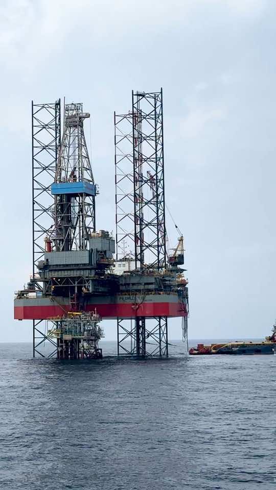 tidak ada yang menyakitimu kecuali itu pikiranmu, tidak ada yang membatasimu kecuali itu ketakutanmu, tidak ada yang mengendalikanmu kecuali itu keyakinanmu.  -Jalaluddin Rumi #fyp #pelautpunyacerita #offshoreindonesia #drilling #jalaluddinrumi 