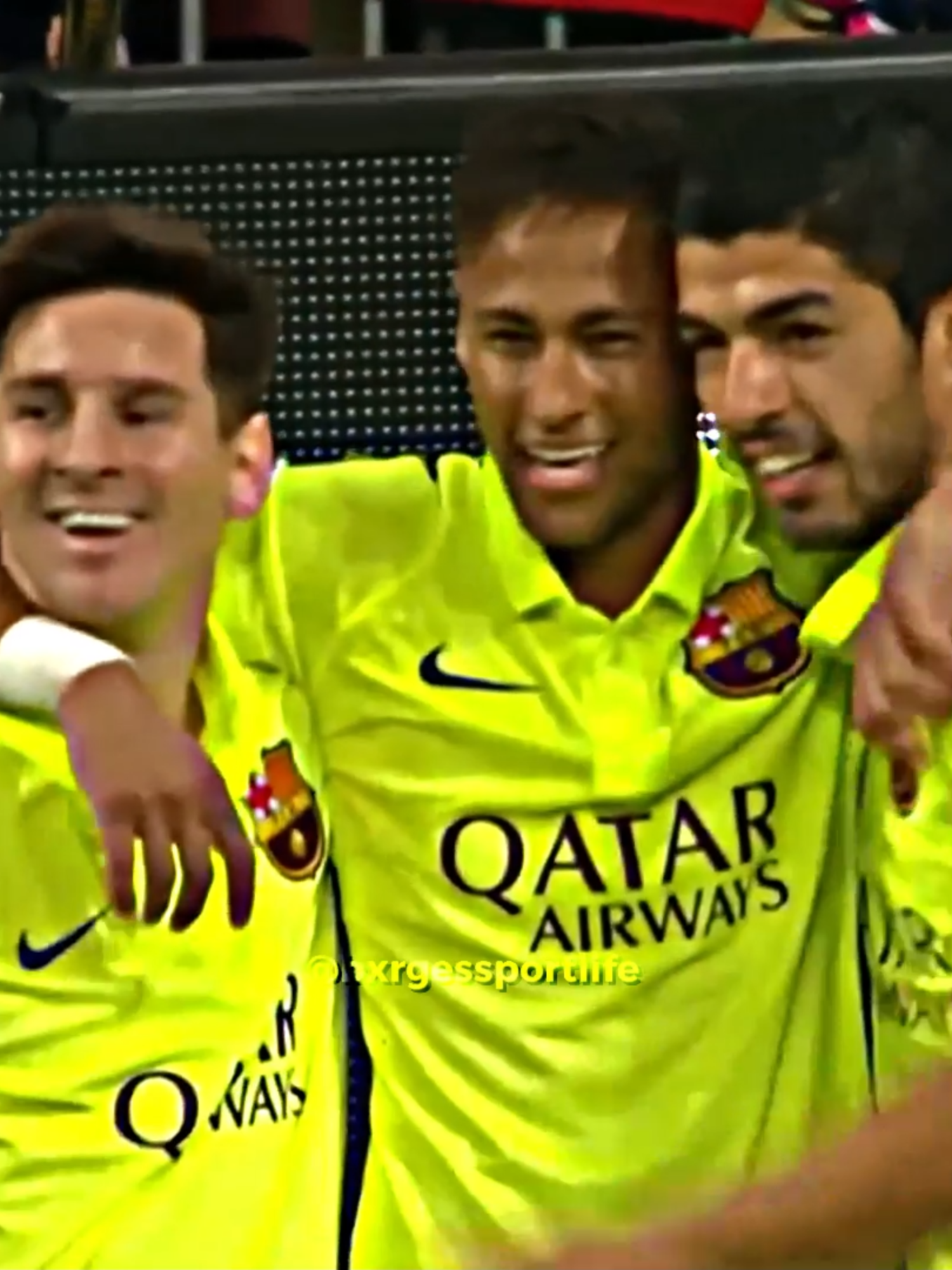 Simplesmente o Trio MSN (Messi, Suarez e Neymar): 