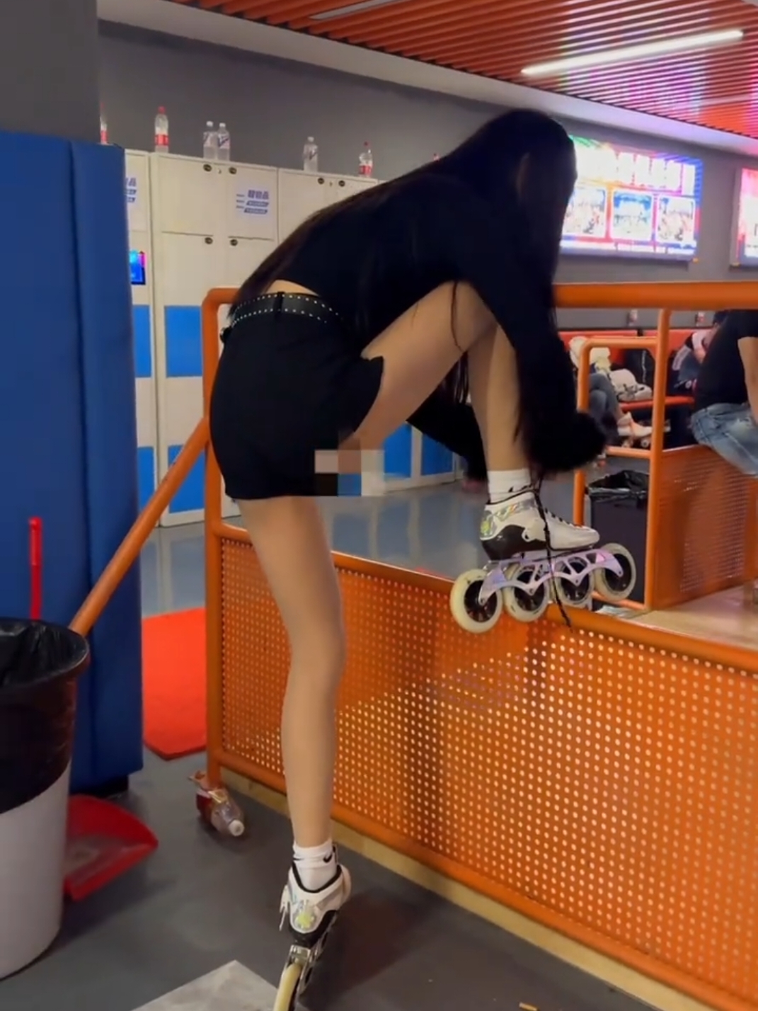 Beautiful👌😘 Roller Skating Girl #skating #rollerskategirl #beautifulgirls #rollerskating #skatinggirls #fypage #trending #fyp #viralvideo #viral #fypシ゚viral #tranding 