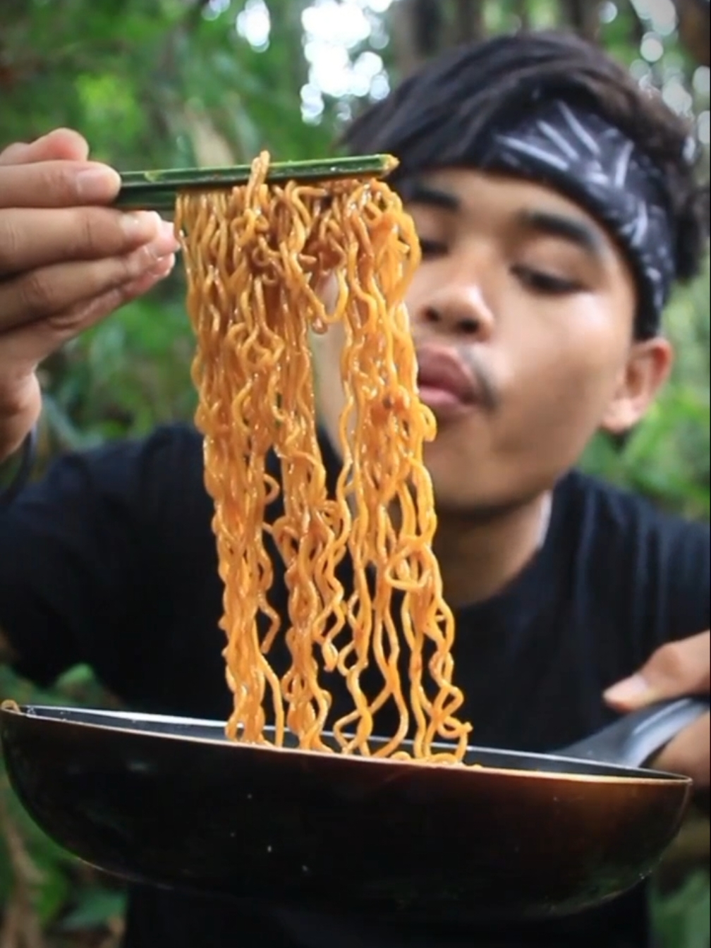 Masak Indomie goreng Di Tengah Hutan.! #fyp #rohapenjelajah #cooking 