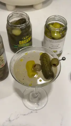 If u love dirty martinis… make this immediately. #dirtymartini😍 #martini #martinireview #filthymartinis 