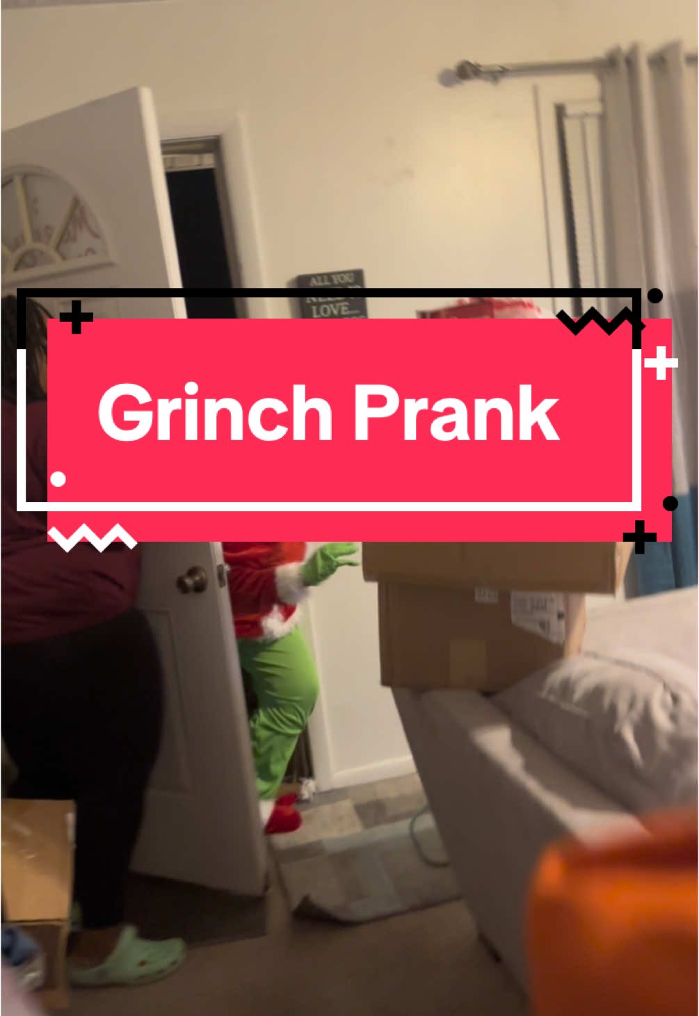 Poor Iris threw herself to get away🤣  #grinch #grinchmas #prank #grinchtiktok #kidsoftiktok #toofunny #fyp #fypシ゚viral #fypシ 