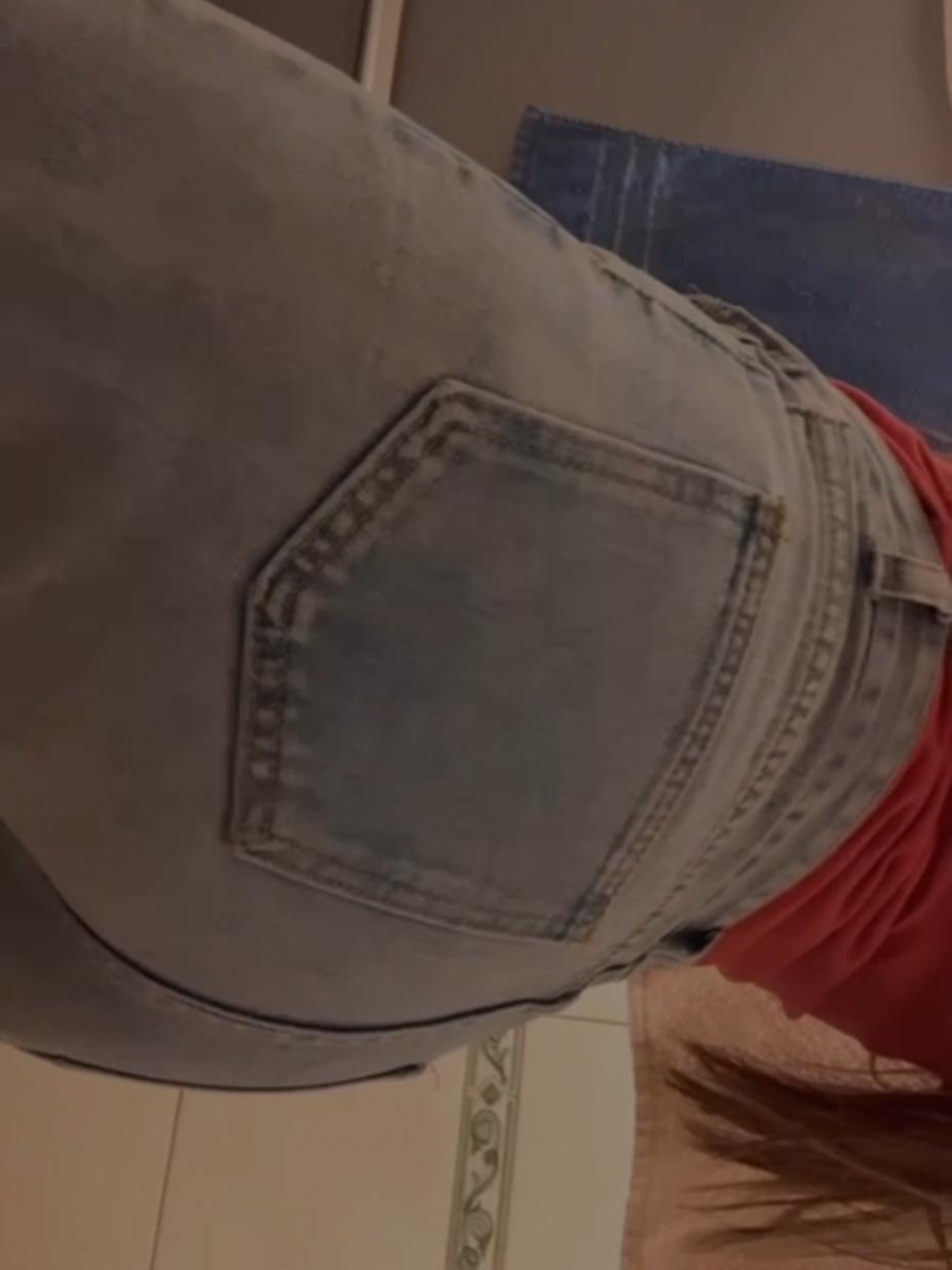 Big fart in my jeans  #girlfart #fartprank #fartsarefuny #farted #girlfarting