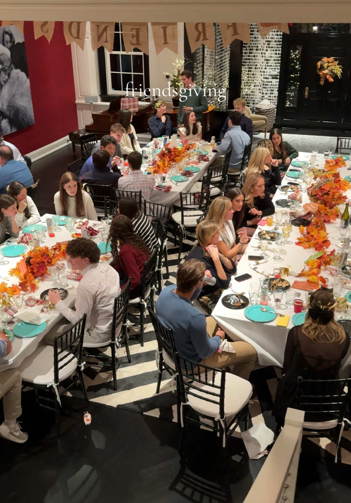 for real, @Elisabeth Hall’s friendsgiving is straight out of gossip girl. xoxo 💋 #friendsgiving #thanksgiving #thanksgivingvibes 