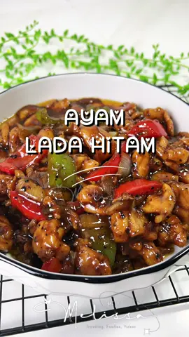 AYAM LADA HITAM BAHAN MARINASI : 450 gr Paha ayam fillet 2 sdm Tepung maizena 2 sdt Kaldu jamur 1 sdt Lada hitam (diTumbuk kasar) BAHAN LAINNYA : 1 bh Bawang Bombay 5 Bawang putih halus 2 ruas Jahe (geprek) ½ bh Paprika hijau ½ bh Paprika merah 5 sdm Air 5 sdm Kecap manis 1 sdm Kecap asin 2 sdm Saus tiram 3 sdm Saus tomat 1 sdm Minyak wijen 2 sdm Lada hitam (tumbuk kasar) 2 sdt Kaldu jamur #resepayamladahitam #olahanayam #chickenblackpepper #Makanansimplealarumahan #idemasakanenak #foodrecommendation #kreasiresepuntukanakkost #idemenuseharihari #menurumahan 