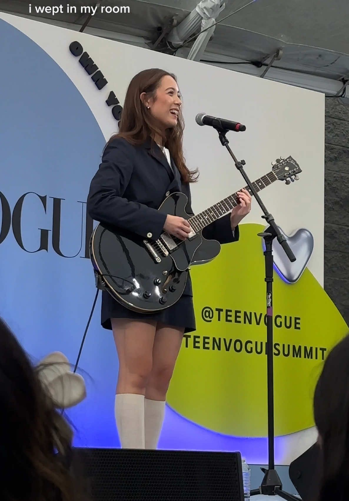 fans helping laufey remember the lyrics to bored is my favorite thing in the world @laufey @TeenVogue #laufey #bored #teenvoguesummit 