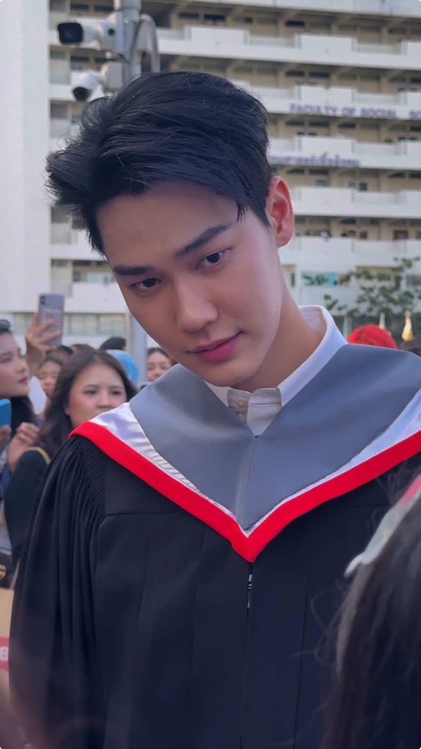 คิ้วบอย มศว. ~ \( Ꙭ )/ @Dewjsu  #DewjsuGraduation #dew_jsu #ดิวจิรวรรตน์ #dewjirawat #dewjsu 