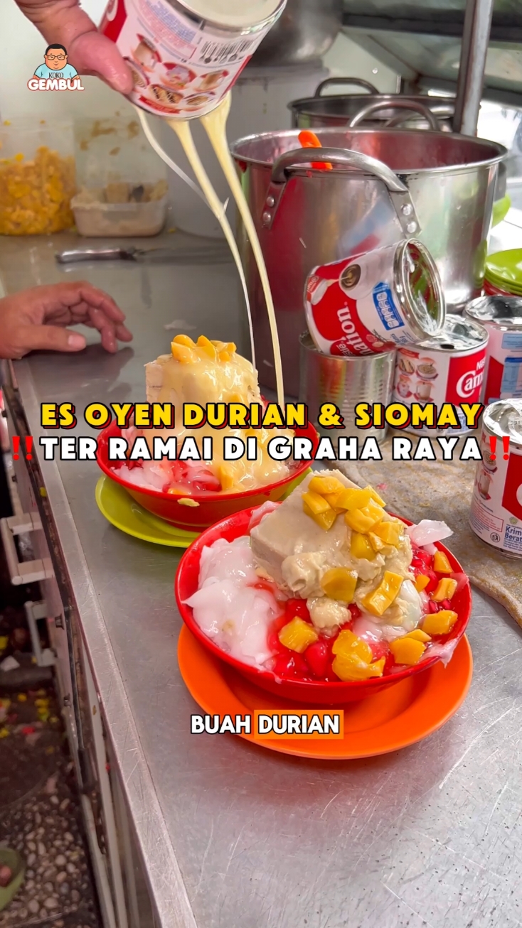 Rameee Beneeer !!! . Es Oyen dan Siomay Viral di Graha Raya Tangerang Selatan.  Es Oyen Durian 18 📍Jl. Boulevard Graha Raya No.1A, Tangerang Selatan ⏰ Buka Mulai : 12.00 - 22.00 WIB 💰 Harga : 28K/porsi (Es Oyen Durian) 22K/porsi (Siomay) . #esoyen #siomay #makan #kuliner #kulinertangsel