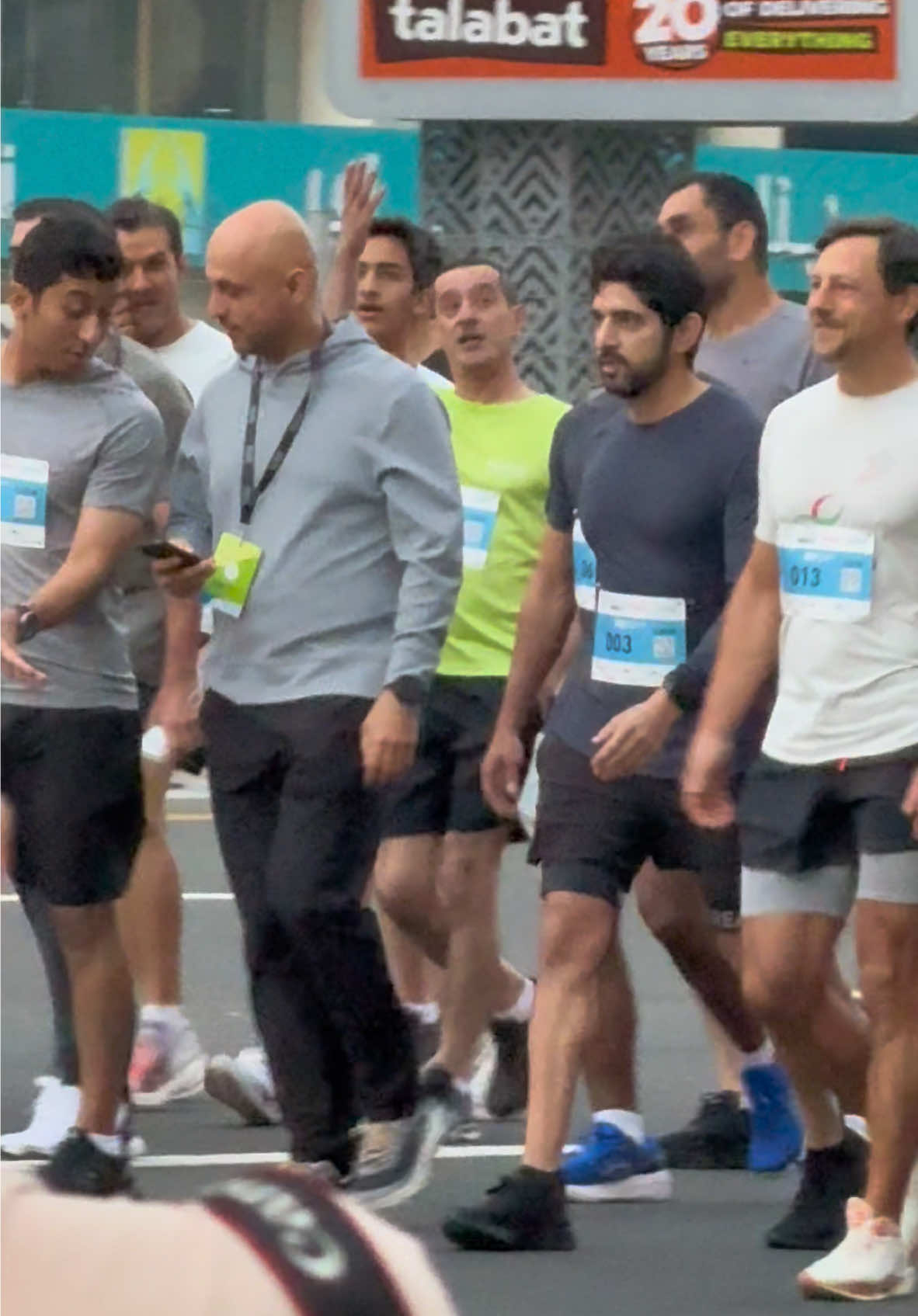 الي بجنبي تسألني وين الشيخ حمدان!! صدمتني  🤡  Dubai Run 2024 تحدي دبي للجري 🇦🇪🪧 🏃 #dubai #dubairun2024 #sheikhhamdan 