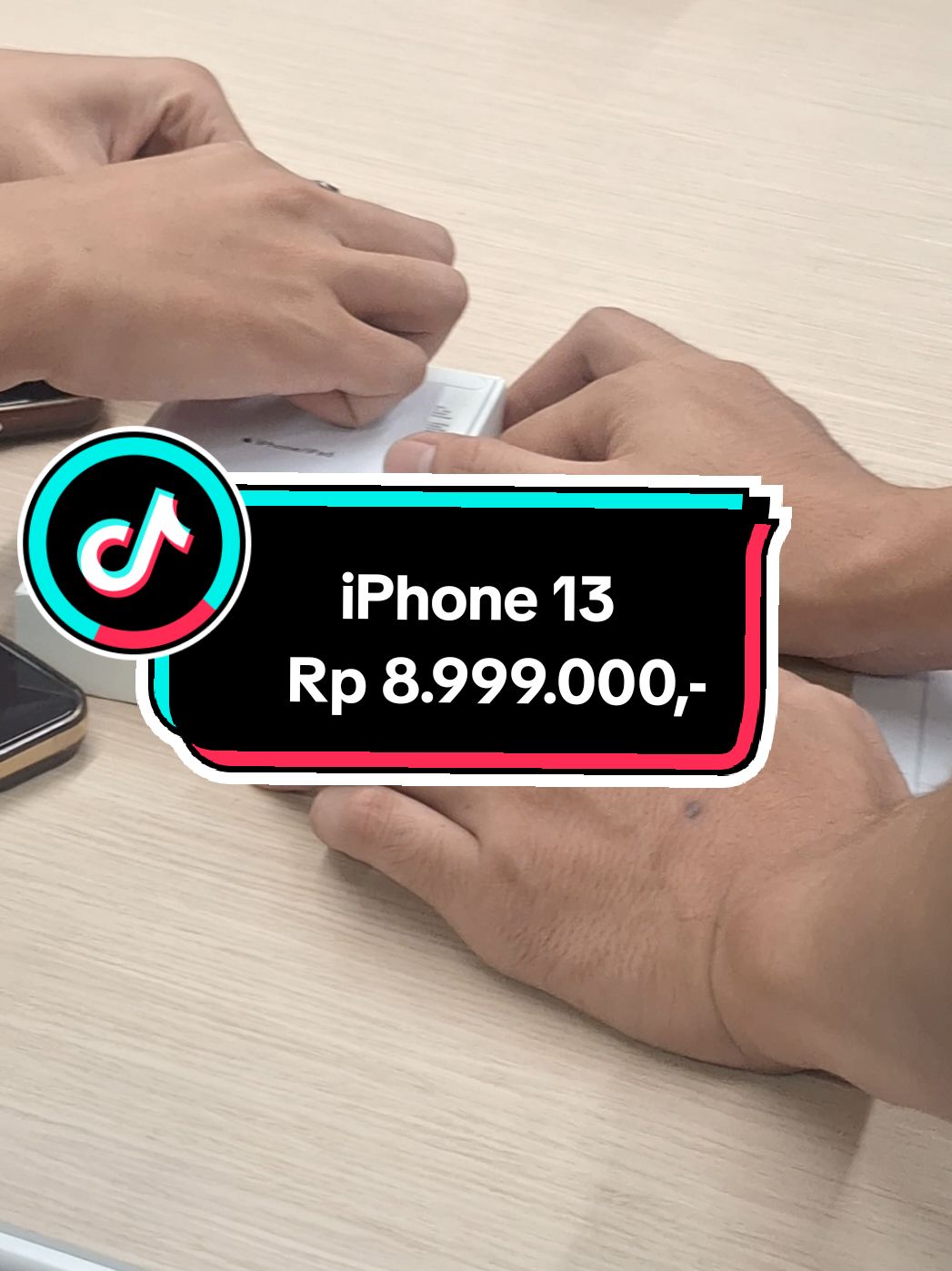 iPhone turun harga nihh guys🫣 Cuss langsung ke store untuk cek langsung sebelum harganya naik lagii🔥 #cicilan #kredit #iphone #apple #diskon #iphone13 