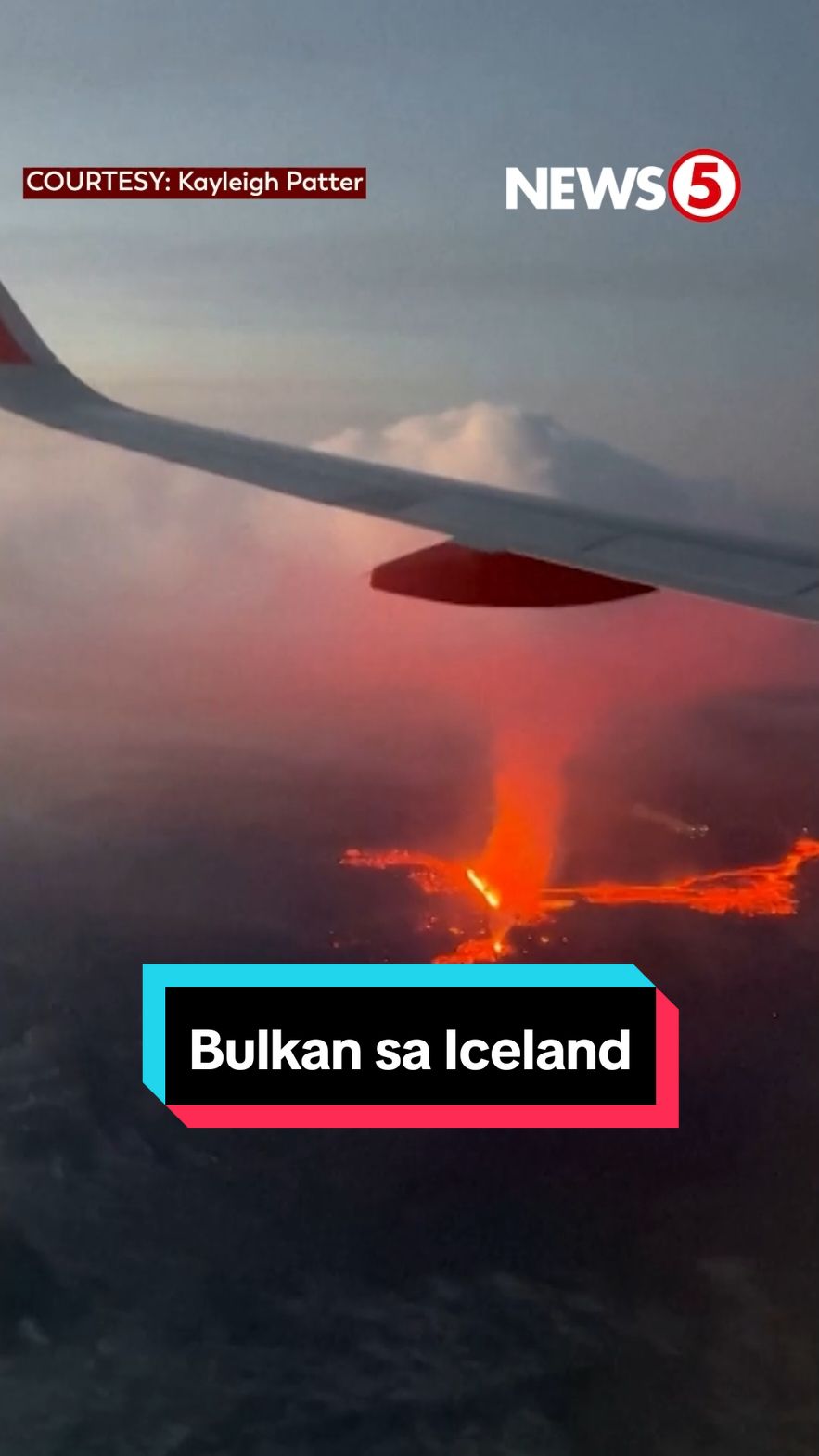 Nagbuga ng makapal na usok at lava ang isang bulkan sa Iceland nitong Huwebes, Nov. 21. Nakunan ito ng isang pasaherong lulan ng eroplanong papunta ng Keflavik Airport. #News5 | via Reuters