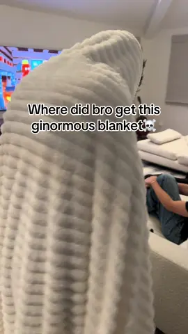 Lowkey this is blanket is so huge and soft for being $15#TikTokShopBlackFriday #foryoupage #foryou #fyp #blanket #cozy 