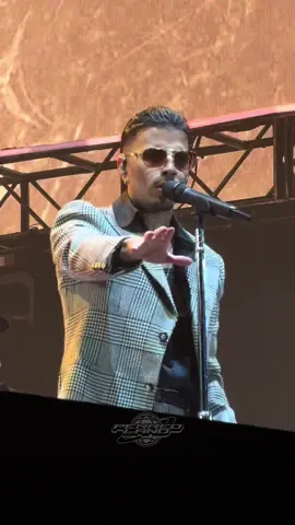 ¡RA-RAUW! Uno de los momentos más esperados de la noche, @rauwalejandro cantando “Tú Con Él” desde el escenario principal del #CocaColaFlowFest24. ¡Épico! 🤩🤯 #rauw #rauwalejandro #flowfest #cocacolaflowfest 