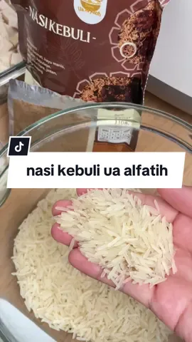beras basmatinya 200gram ya jadi bisa untuk 3-4 porsi cocok untuk bikin nasi kebuli buat keluarga kecil. ada nasi kebuli, briyani kabsah dan mandhi. #nasikebuli #berasbasmati #nasibriyani #nasikabsah #nasimandhi 