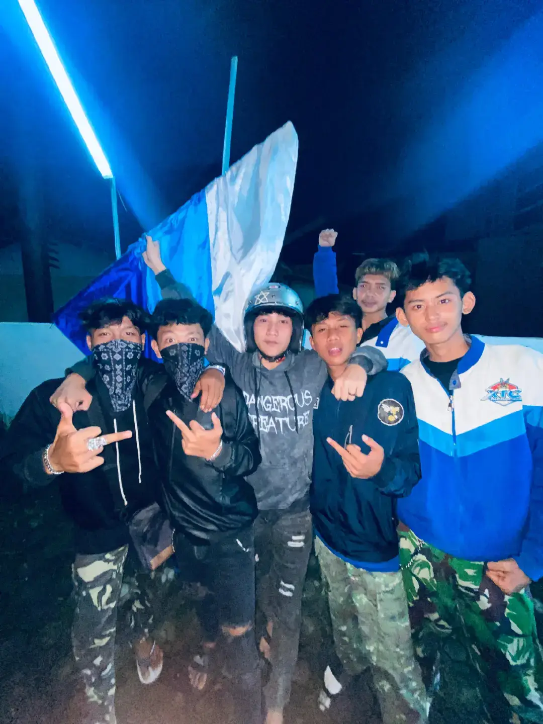 Sexy Road aing madevv🐝🇪🇪#jjviraltiktok #trendingtiktok #lewatberanda #fypシ゚viral #cwomahal⚡ #xtcindonesia🇪🇪🇮🇩 