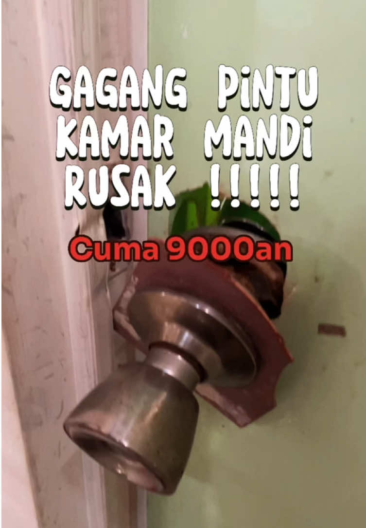 Gagang pintu pvc memang mudah rusak' tapibtenang ko ' ga harus ganti pintunya. Cukup beli gaganya aja cuma 9000an aja . Pasangnya juga cuma pake obeng plus . #gagangpintukamarmandi #handlepintukamarmandi #pintupvc #servicepintu #kamarmandi #kamarmandimungil 