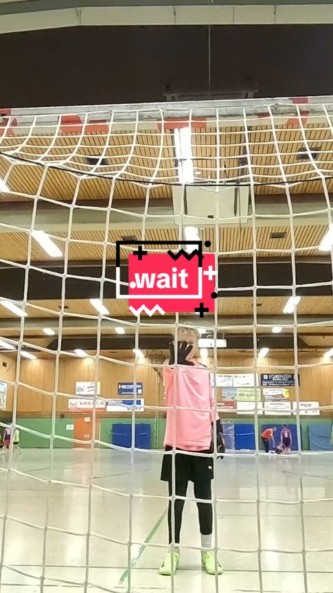 Goalkeeper Dance 🕺  #wait #fußball #training #halle #goalkeeper #talent #dance #torhüter #keeper #goalie #torwart #fußballtraining #Soccer #gripmode #getthegrip 