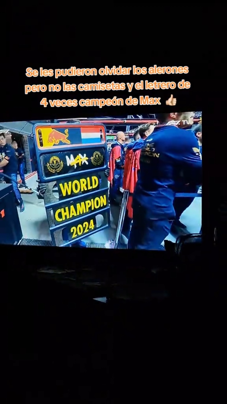 Grande Red Bull, llevaron la confianza a otro nivel con su Alerón Art Attack  #lasvegasgp #redbullracing #F1 #formula1 #maxverstappen #gplasvegas2024🇺🇲 #maxverstappenedit 