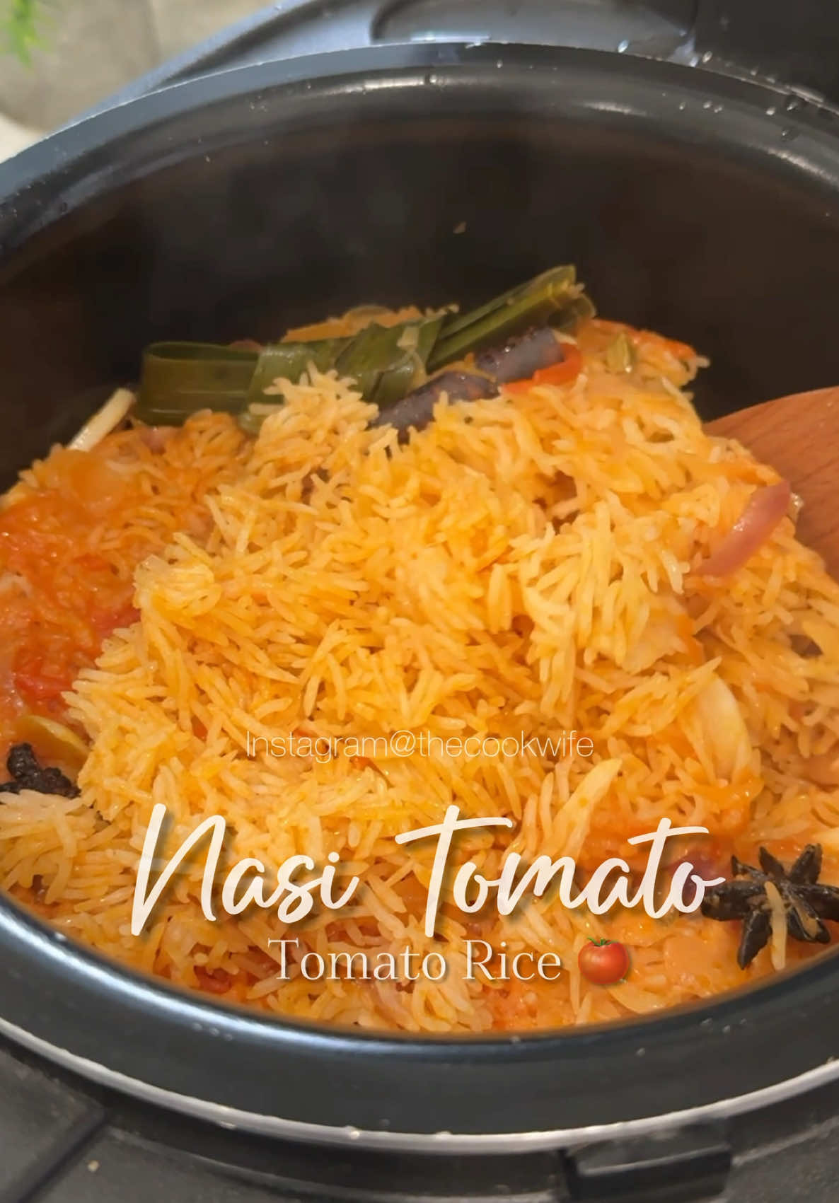 Nasi Tomato🍅 Macam lama tak masak..gigih la buat pair dengan ayam masak merah🤗 🌀BAHAN-BAHAN🌀 🔅4 cawan beras (cuci bersih & rendam beras selama 10-15 minit) 🔅4 biji bawang merah (hiris) 🔅4 ulas bawang putih (hiris) 🔅1 inci halia (tumbuk) 🔅1 biji tomato (hiris halus) 🔅1 cawan susu cair 🔅3 1/2 @ 4 cawan air 🔅3 tangkai bunga cengkih 🔅3 kuntum bunga lawang 🔅5 biji buah pelaga 🔅2 batang kulit kayu manis 🔅2 helai daun pandan 🔅4 sudu besar tomato puri 🔅2 sudu besar minyak sapi 🔅2 sudu besar minyak masak 🔅Garam 🔅Mushroom seasoning 🌀CARA-CARA🌀 🔅Panaskan minyak dan minyak sapi, tumis bawang2 yang dihiris halus, halia tumbuk bersama bunga lawang, bunga cengkih, daun pandan, serai ketuk, buah pelaga dan kayu manis.  🔅Tumis sehingga sedikit layu dan naik bau. Masukkan tomato hiris. Tumis lagi. 🔅Kemudian masukkan tomato puri dan tumis sekejap. Masukkan beras dan kacau rata sehingga beras agak berkilat. 🔅Kemudian pindahkan ke rice cooker dan masukkan susu cair & air secukupnya. Perasakan dengan garam & mushroom seasoning. Masak macam biasa. Siap! 🔅P/S : Untuk sukatan beras dan air guna bekas yg sama. Dalam video ni masak 4 cawan beras bersamaan 4 1/2 cawan air + 1 cawan susu cair.  #fyp #fypシ #fypシ゚viral #reseptiktok #resepisimple #resepimudah #resepi #masakanrumahan #nasitomato #tomatorice  