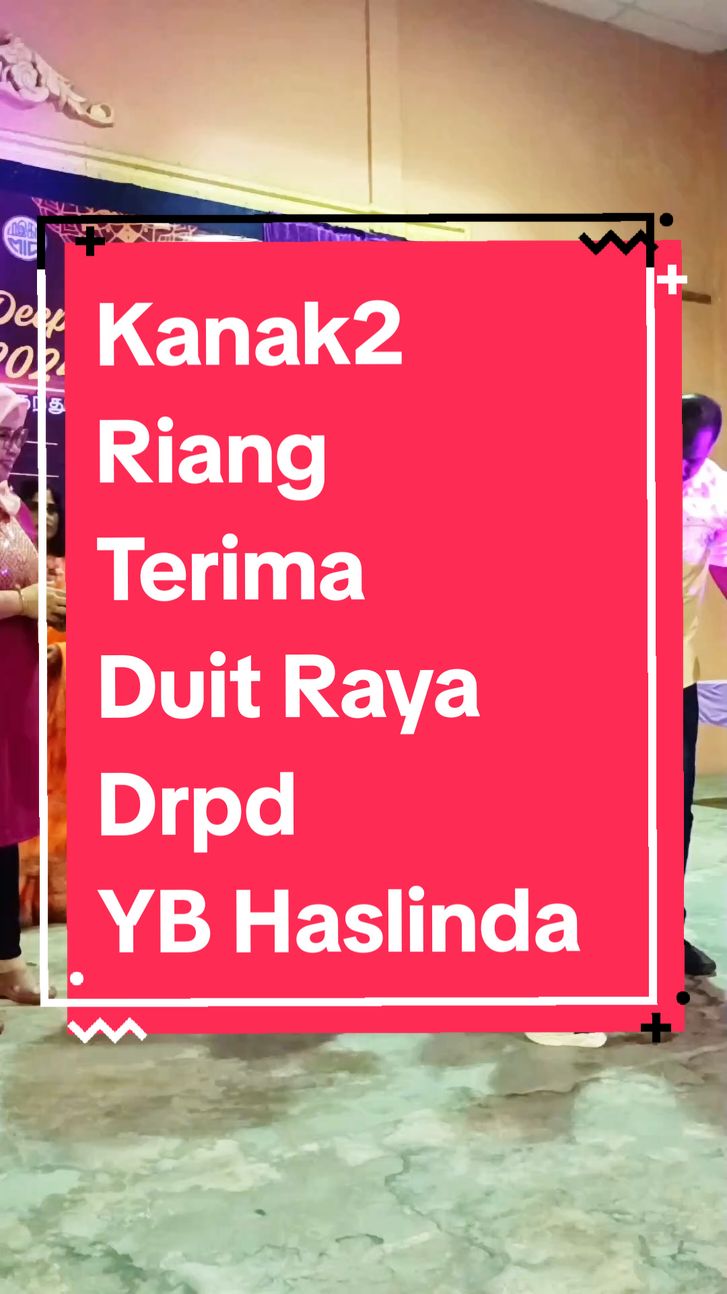 Kanak-kanak Riang Gembira Menerima DUIT RAYA Daripada YB Hajah Haslinda Di Majlis Sambutan Deepavali Dun Tenang  @Haslindasalleh @DUN Tenang @RJ Busten #HS #segalanyatenang #tulustanpasyarat #MeGPrihatin #MeKakiInfo #gengsupportme 