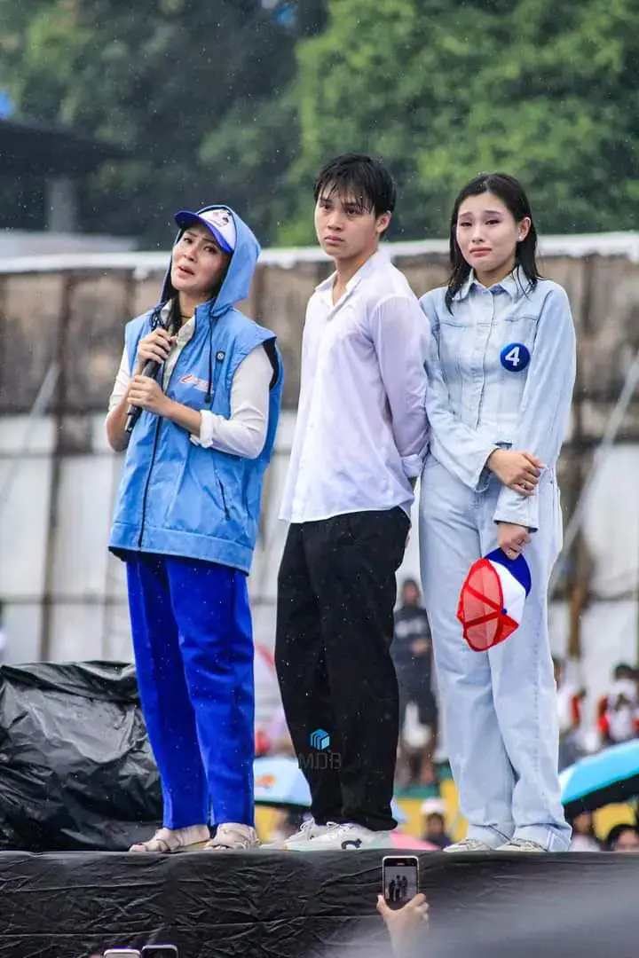 foto foto ibu sherly, koko edbert dan cece lyn saat kampanye akbar di lapangan ngara lamo ternate #edbertlaos #bennylaos #sherlytjoanda #edelynlaos 