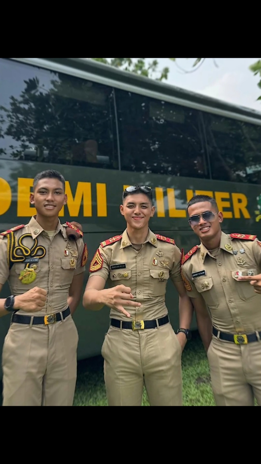 Bintangnya Akmil ⭐#taruna #akmil #idamanmu #raihanalgi #davidfahtoni #akademimiliter 