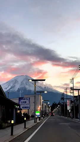 Mt Fuji sunset view Japan 🇯🇵 #mtfuji #japan #travel #traveltiktok #fujisan #富士山 #ドライブ #富士吉田市 #ほんちょう二丁目商店街 #fyp #おすすめ #人文科学クリエイターキャンペーン #relaxmejapan  📍fujiyoshida | Japan | 2024Nov22