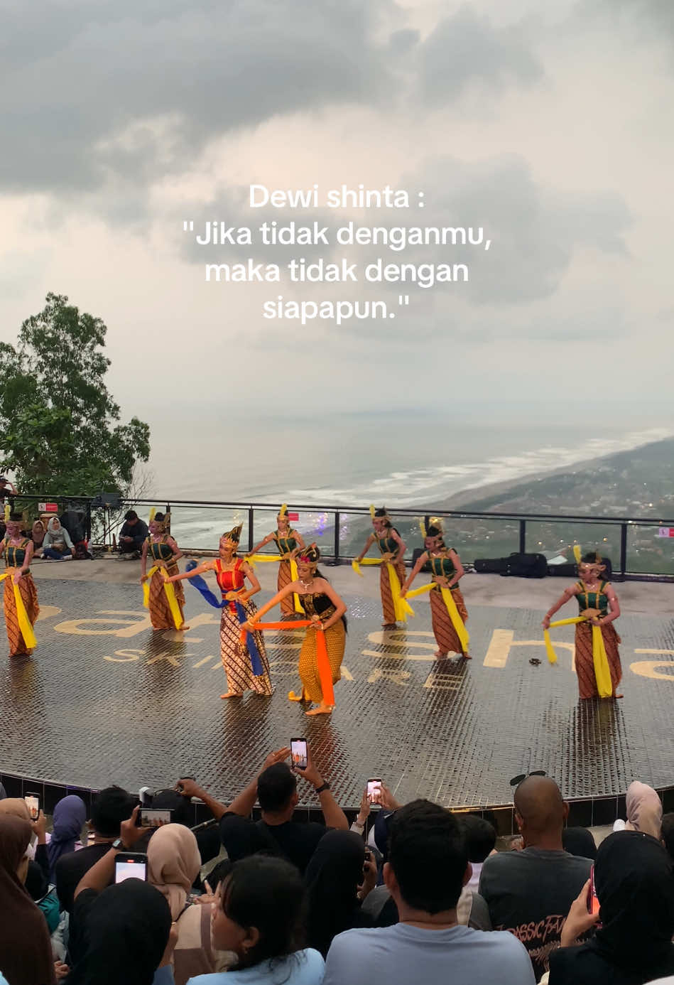 Kisah kegigihan anoman dalam memperjuangkan kembali dewi shinta dr tangan rahwana. 📍Obelix sea view HTM : 30K & 40K/person Ini yg katanya minimal sejmur hidup sekali harus nonton. #obelixseaview #ramayana #ramashinta #anomanobong #fyp #rahwana 