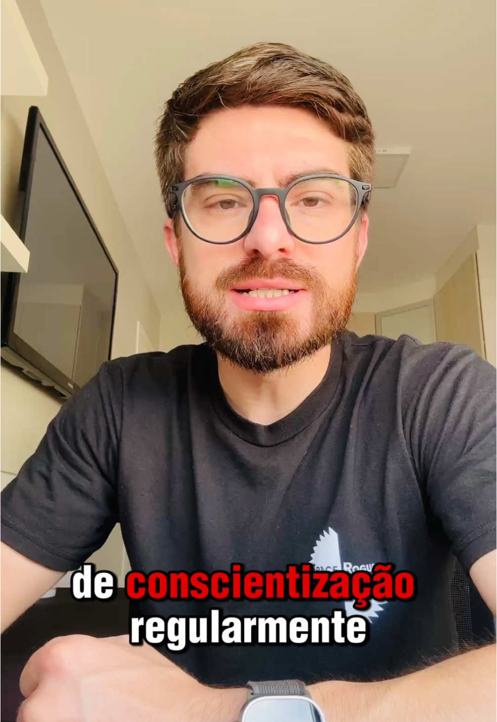 5 erros que as empresas cometem relacionadas a segurança da informação. 1. Negligenciar o treinamento dos colaboradores.  2. Subestimar a importância das atualizações.  3. Falta de controle no acesso.  4. Não ter backups e plano de recuperação.  5. Não monitorar atividades. #CyberDicas #segurançadigital #CiberSegurança 