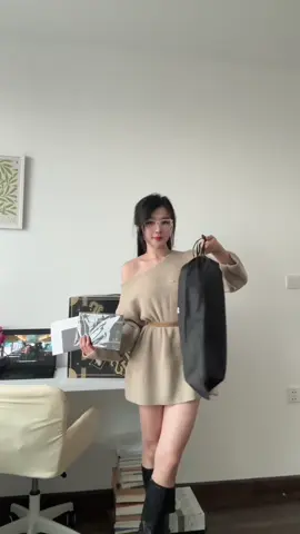 Đi học mà có em này vừa xinh vừa thơm phải khoe vộii  @SaigonSwagger #backtoschool#saigonswagger #outfitideas #unboxing 