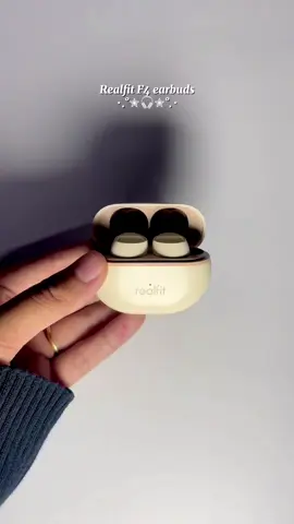 one of the best earbuds i’ve ever owned! love the design and color😍🫶🏻 #earbuds #realfit #realfitf4 #f4 #wireless #review #racuntiktok #best #noisecancelling #anc #realfit #bluetooth #style #life #Lifestyle #fy #fypage #fyp #trending #viralvideos 
