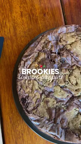Um docinho de vez em quando pode, né? 🍪💗 Cookie: 25g açúcar cristal 50g açúcar mascavo 55g manteiga 1 gema 100g farinha de trigo Chocolate (usei 1 barra) 1 c chá bicarbonato Brownie: 3 ovos 2 xícaras de açúcar  4 colheres de manteiga 1 e 1/2 de achocolatado  1 e 1/2 de farinha de trigo Forno à 180c° por 30min (vai depender da potência do seu forno, fique atento) Obs: enquanto faço o brownie, deixo o cookie reservado na geladeira. #cookie #brownies #receita #doces 