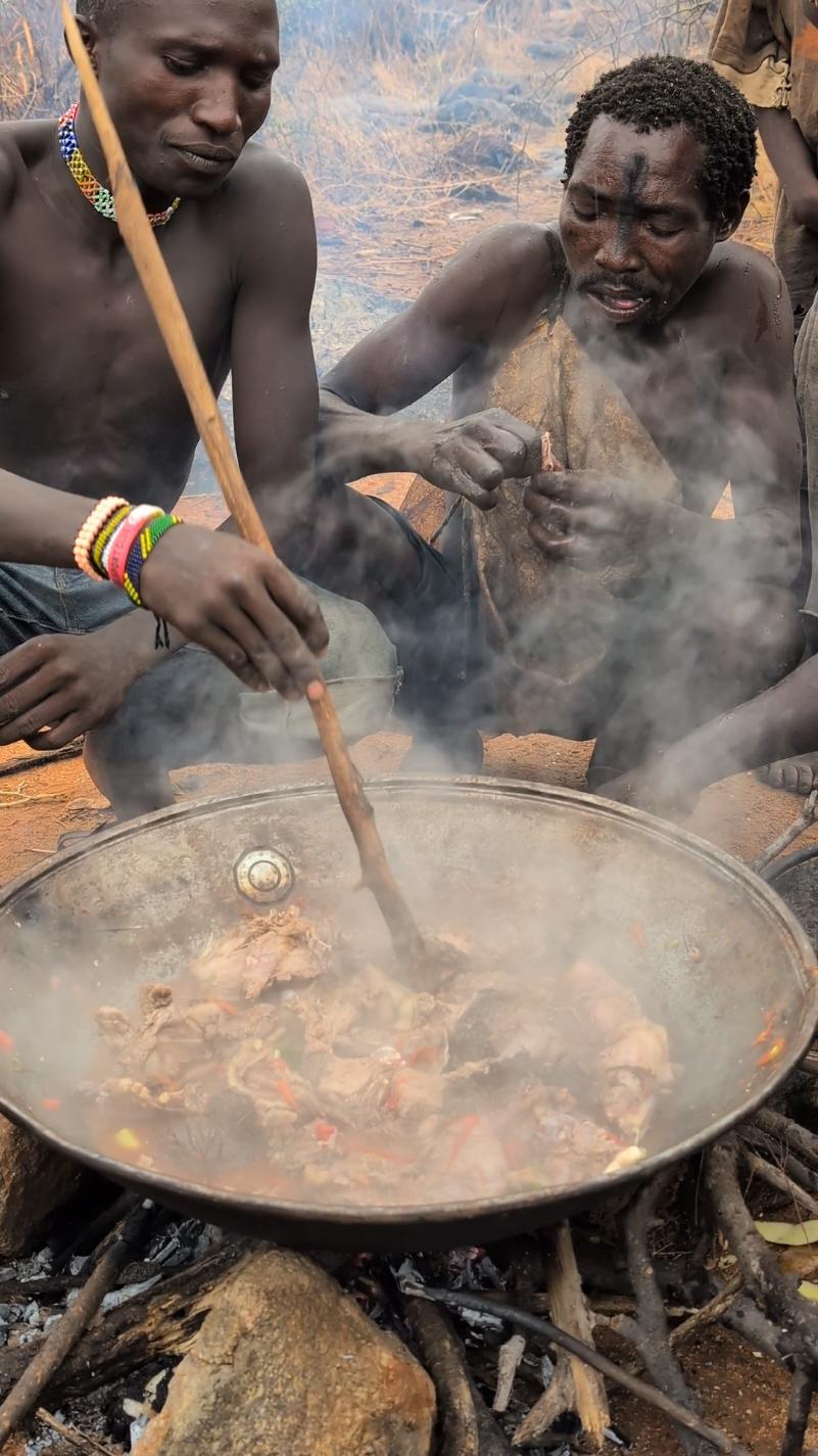 Amazing how These bush people cooks a delicious Soup with spices for first time 😁😋‼️😲#africastories #hadzabetribe #tiktokindia #baboon #USA #UK 