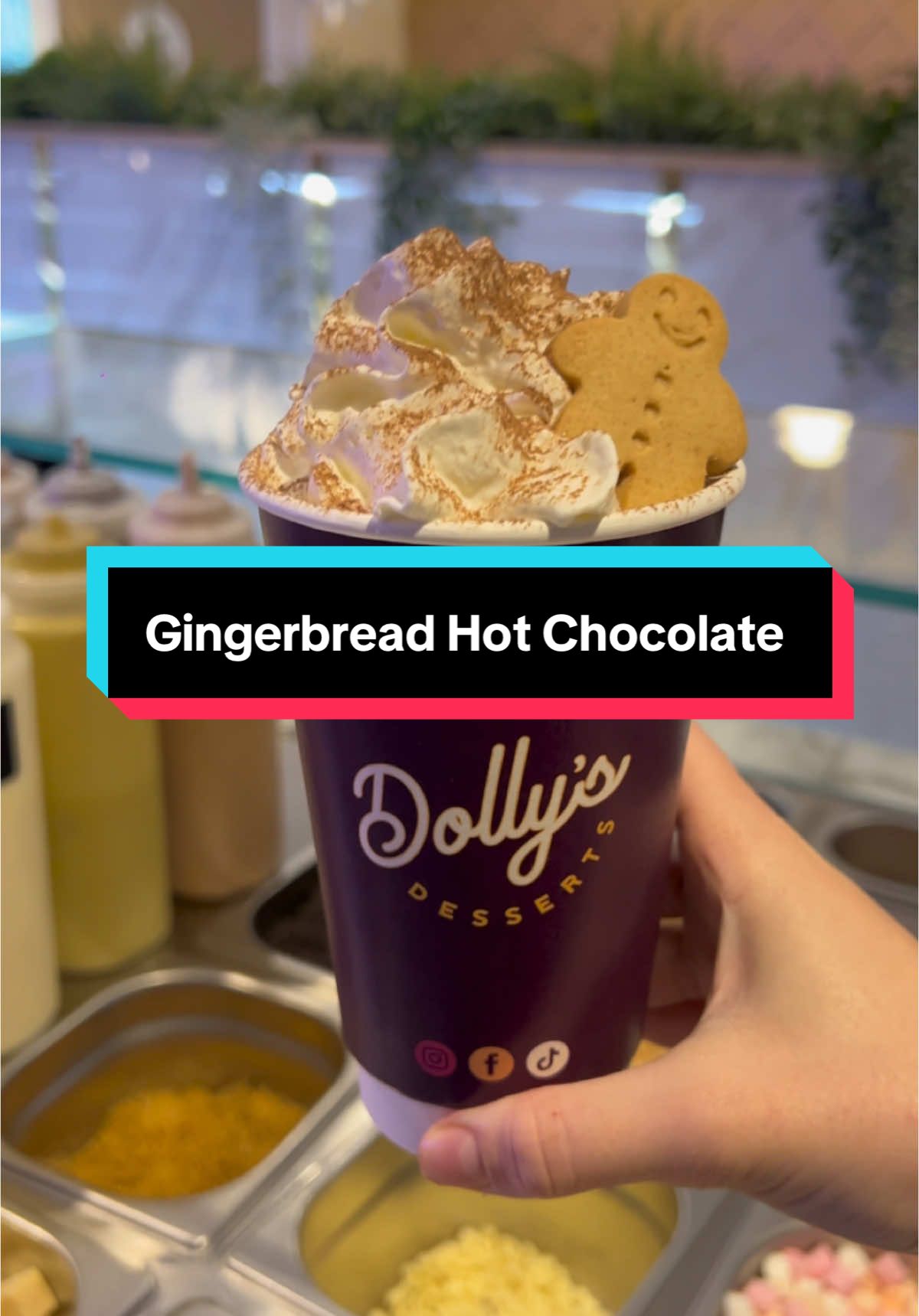 Gingerbread Hot Chocolate 😍 #dollysdesserts #gingerbread #hotchocolate #christmas 