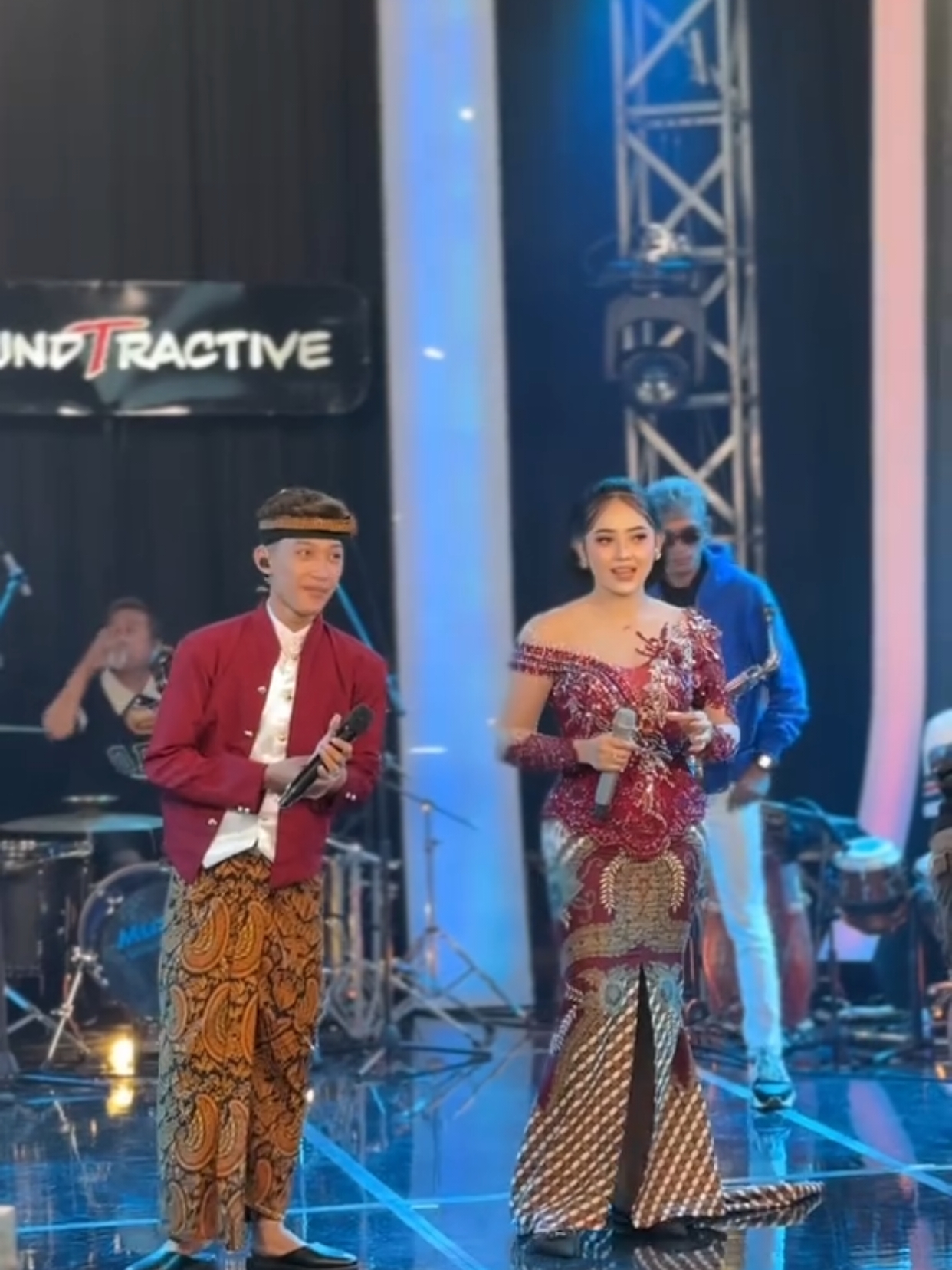 kegiatan hari ini digedung tranding♥️ @musicinteractive  #musicinteraktive #fypage #gedungtranding #kediri 