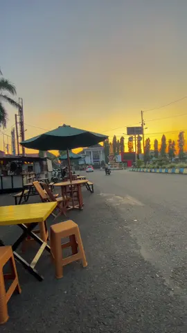 Seperti namanya,Manna Kota Kenangan,dan kenangan apa saja yang masih kalian simpan dengan baik ? #pesonaindonesia #pesonabengkulu #bengkuluselatan #mannakotakenangan #bengkuluhits #pesonasenja #tamanmerdekamanna #vibes 