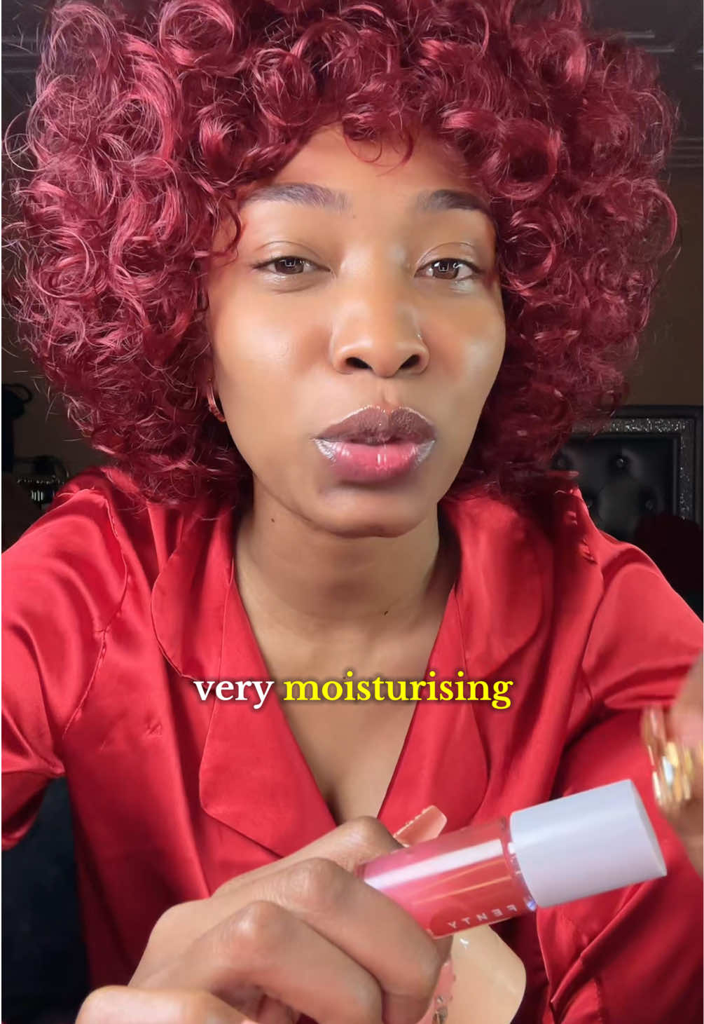Non greasy yet glossy but not sticky with a nice color tint, this Fenty Lip Oil Moisturizer Duo is my new fave  #lipoil #lipmoisturizer #lipgloss #nonstickygloss #lipbalm #fentybeauty #tiktokshopcybermonday #tiktokshopcybermonday #spotlightfinds 