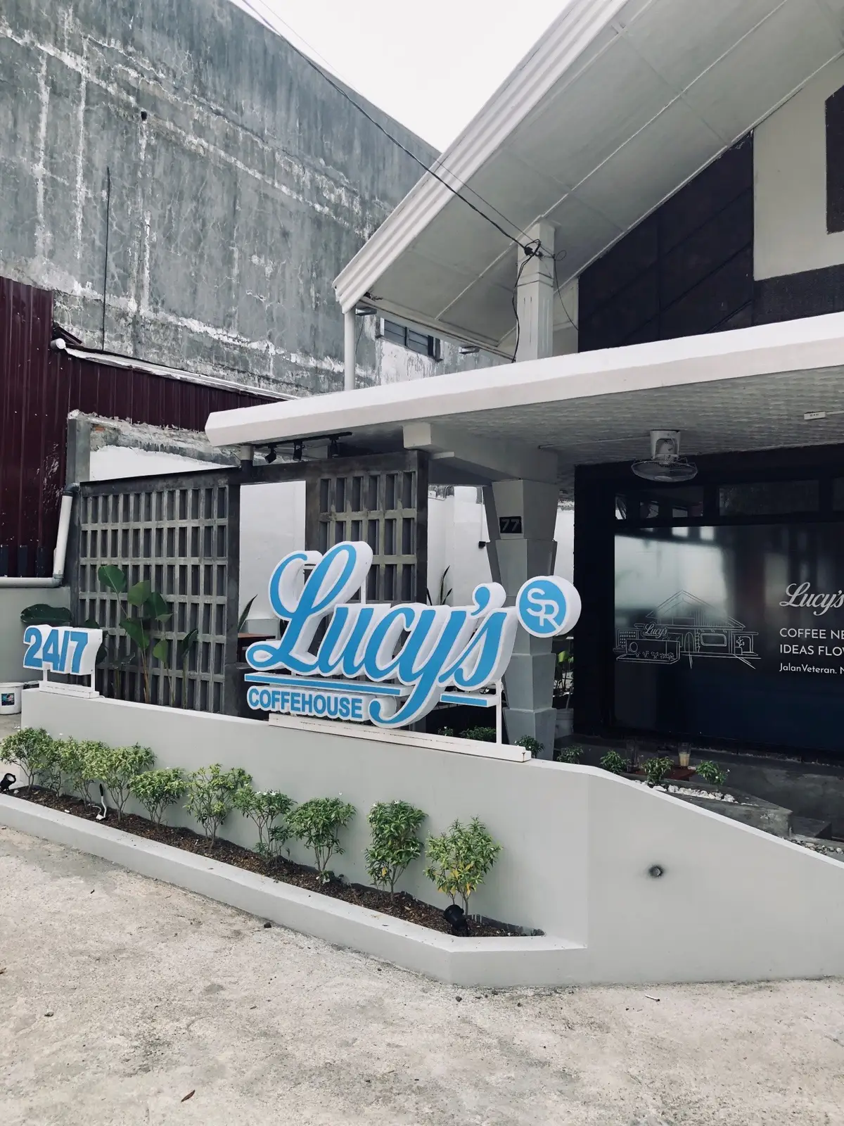 another rekomendasi coffeshop baru yang buka 24 jam dan smoking area di kota padang ✨ 📍lucys coffe house #fyp #coffeshoppadang #cafepadang #rekomendasicafepadang #kopipadang #fypシ゚  #padang #kopi @Lucyscoffeehouse 