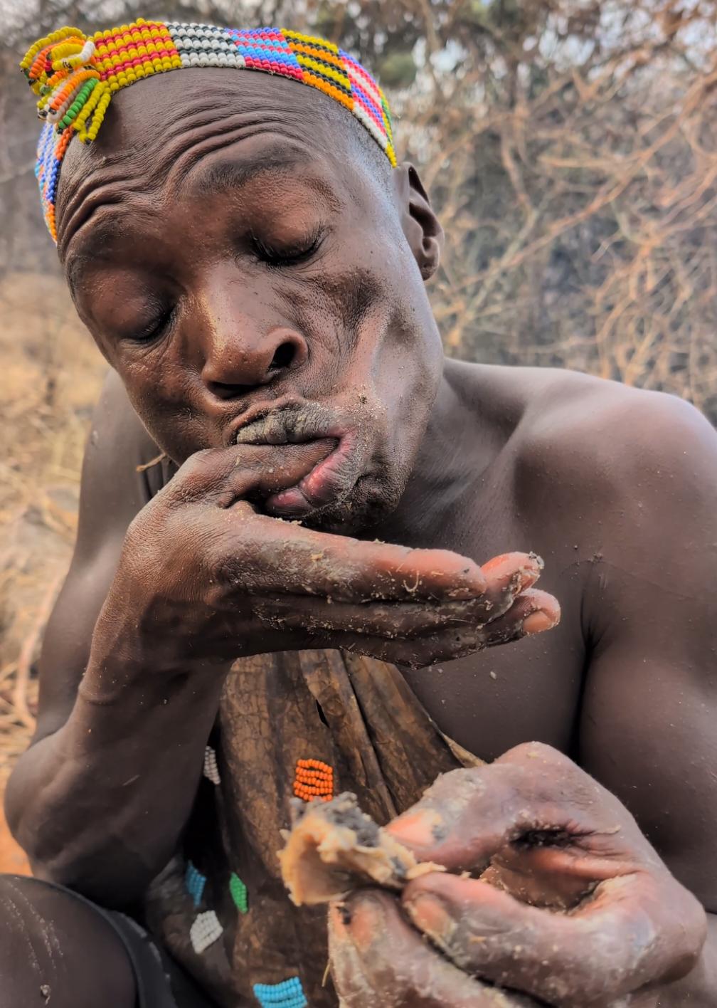 it's delicious 😋 Food Hadzabe tribe Cookie's and Eating Lunch🤤so delicious food #culture #traditional #africa 