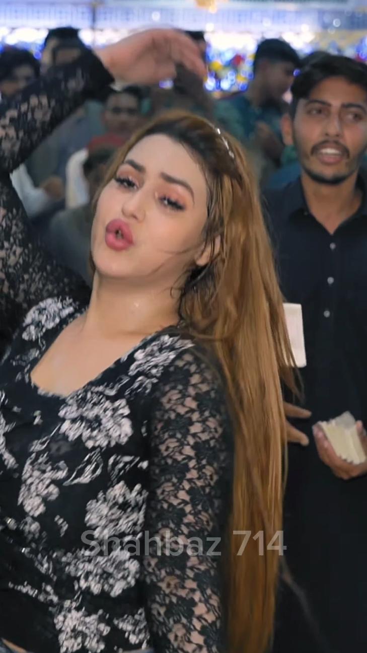 Dhola Ve Dhola Teri Yari _ Rimal Shah Hot Mujra Dance Performance _ 2024 #rimalshah #panjabisong #newsong2024 #oldsong #newdance #rimal_ali_shah_official1 