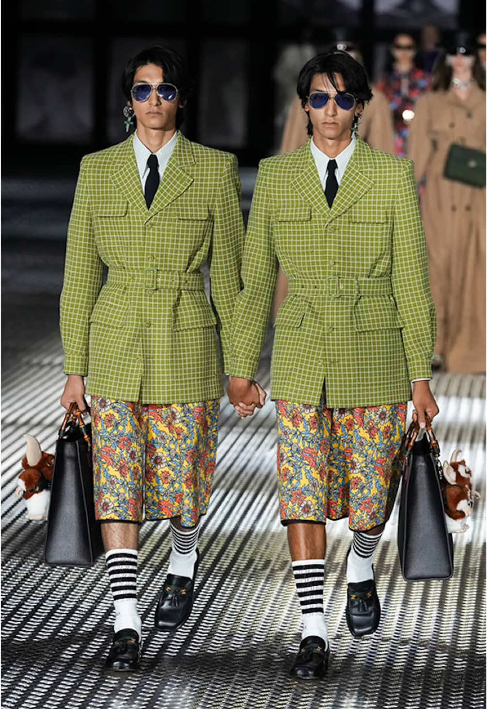 Gucci Twinsburg 2023 ✨✨ Gucci’s Twinsburg 2023 runway was a masterpiece of connection and individuality, featuring 69 pairs of identical twins from around the world. Designed by Alessandro Michele, the show explored themes of duality, identity, and the powerful bonds that unite us. Each twin walked the runway side by side, mirroring not just their sibling but the idea that fashion reflects both unity and personal expression. A stunning showcase of art, family, and style that only Gucci could deliver.  #gucci #twins #fashiontiktok #designer #funk #beauty #model 