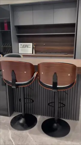 This bar chair is simple and stylish, perfectly integrated into the modern space. Whether it is home, bar or restaurant, it can add a beautiful scenery to your environment. The comfortable seat and stable design make every moment worth enjoying.