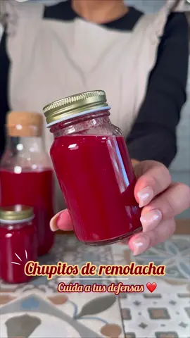 SHOTS DE REMOLACHA LLENOS DE VITAMINAS ❤️ Ingredientes 📝 •2 zanahorias •1 naranja •1 limón  •1/2 raíz de jengibre  •2 remolachas cocidas o crudas  •1 cdita cúrcuma •1 cdita pimienta negra  •1/2 litro de agua  ✨ Beneficios  •Ayuda a reducir la presión arterial  •Rico en minerales y potasio  •Antioxidante natural  •Ayuda a tratar los problemas inflamatorios.  •Llenos de vitaminas para cuidar tus denfesas.  #shots #detox #curcuma #jenjibre #recetasveganas #singluten #recetafacil #saludable #inmunity #defensas 